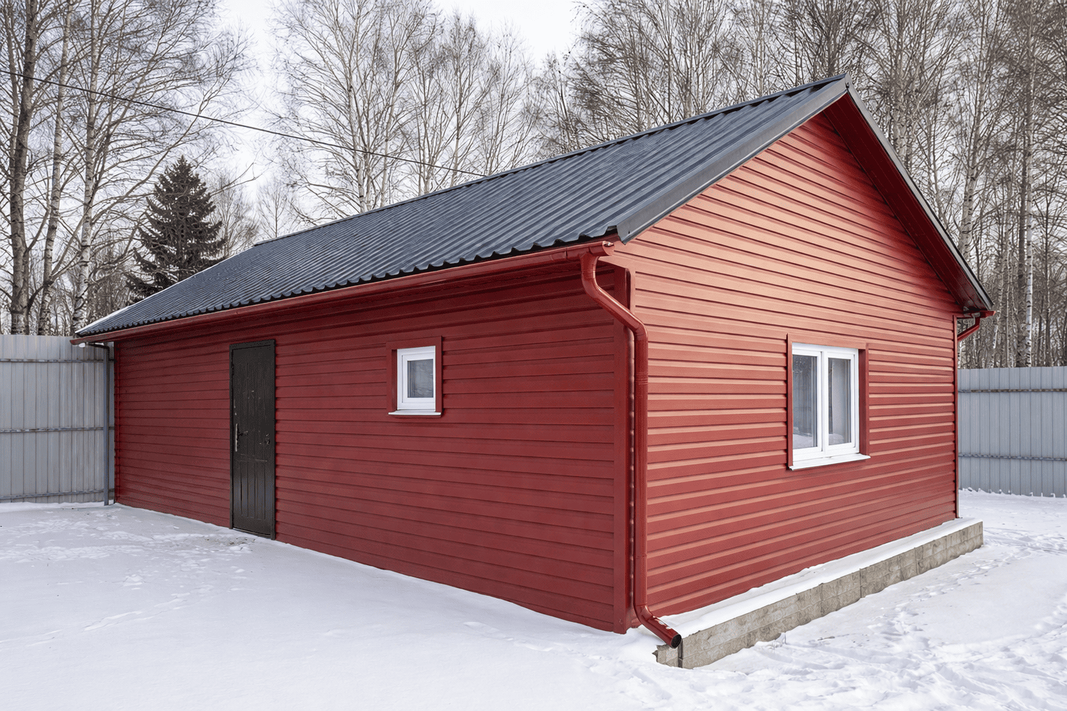 Здание с профнастилом